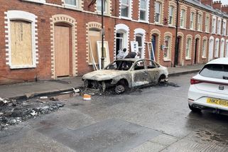 Máme tu znásilnění, bití, pobodání. Lidé v Belfastu odsuzují šokující útok, ale i násilné protesty - Novinky